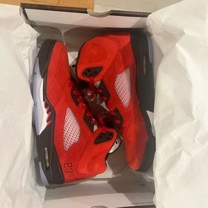 Jordan 5 raging bull (2021)